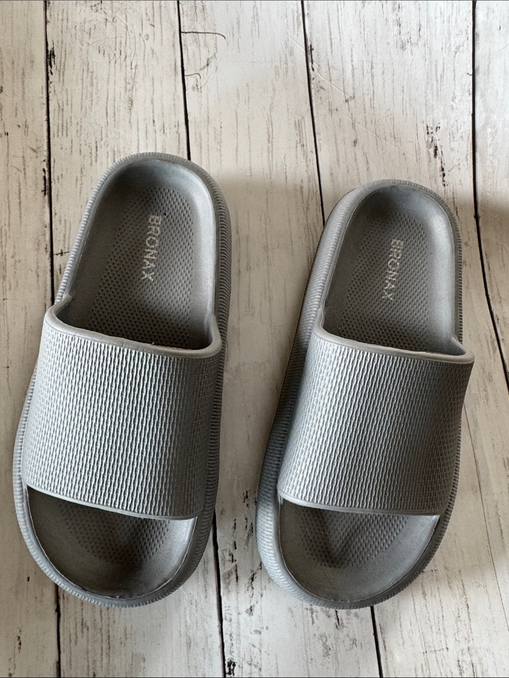 Bromax Women’s Gray Slide Sandals